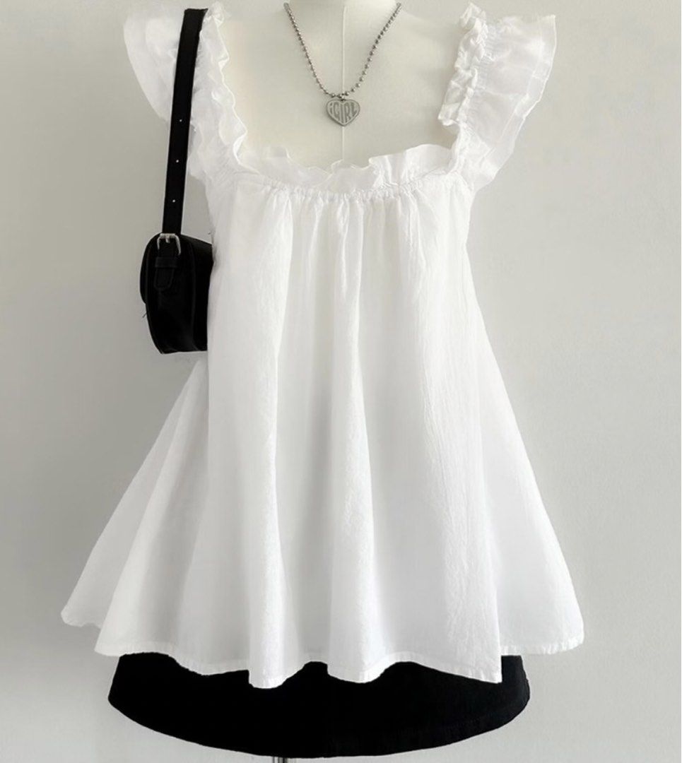 Plain Truffle Sleeveless (Category: Sleeveless) located in Manila. Submitted by lueur000 (Listing ID 1465914983, Image 1). Description: Small Front Length - 65/26 Bust (Normal)- 90/35 Bust (Stretched) - 118/46.