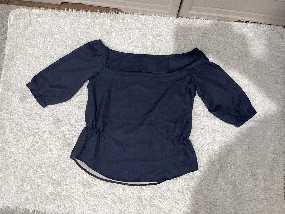 Plains&prints offshoulder blouse (Category: Blouses) located in Quezon City. Submitted by zntinycloset (Listing ID 1465775660, Image 2). Description: .