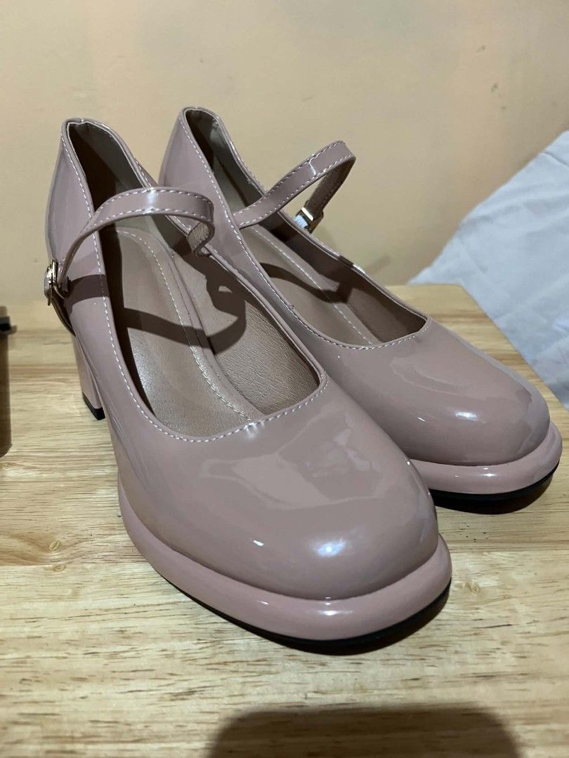 Platform High Heels (Category: Heels) located in Pasig City. Submitted by ladythings (Listing ID 1465821877, Image 2). Description: Unbranded from US Size 7US/ EU38 Brand new no box.