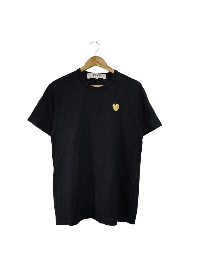 PLAY CDG BLACK SHIRT (Category: Shirts) located in Bayombong. Submitted by Gentlemans_ClosEt (Listing ID 1465794369, Image 1). Description: PLAY CDG BLACK SHIRT SIZE LARGE ON TAG BRST FIT MEDIUM DIMES: W20 X L27 9.5/10 COLOR RATE EXCELLENT CONDITION NO ISSUES.
