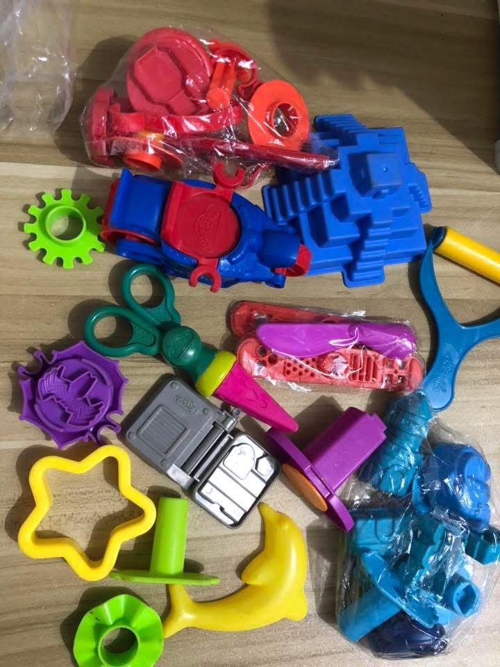 Play dough tools & accessories (Category: Educational & Learning Toys) located in San Juan City. Submitted by ttanmien (Listing ID 1465952251, Image 2). Description: ⚜️✨⚜️✨⚜️✨⚜️✨⚜️✨⚜️ 💁🏻‍♀️SELLING PRICE: ₱200 Original Price: Above ₱800 💁🏻‍♀️Other details: •First owned •Used few times only •Not from ukay / bale / thrift •Purchased directly from store / abroad Selling it “AS IS”☝🏻 ⚜️✨⚜️✨⚜️✨⚜️✨⚜️✨⚜️ .