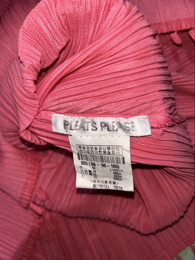 Pleats please (Category: Dresses) located in Koronadal. Submitted by lokiefinds (Listing ID 1465845770, Image 3). Description: Brand new condition Pleats please runway dress.