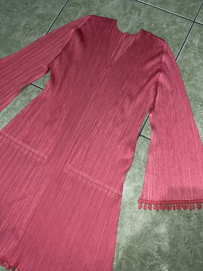Pleats please (Category: Dresses) located in Koronadal. Submitted by lokiefinds (Listing ID 1465845770, Image 2). Description: Brand new condition Pleats please runway dress.
