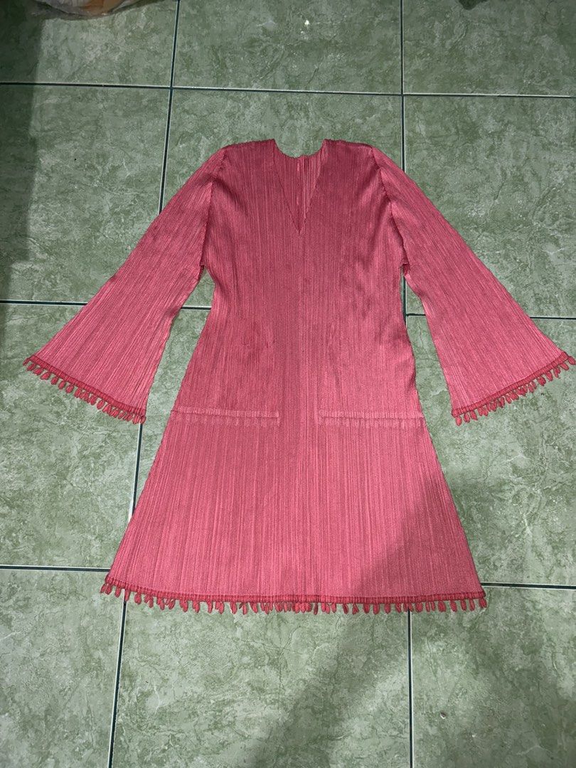 Pleats please (Category: Dresses) located in Koronadal. Submitted by lokiefinds (Listing ID 1465845770, Image 1). Description: Brand new condition Pleats please runway dress.