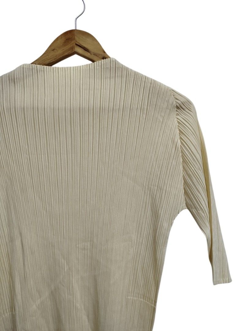 PLEATS PLEASE LONGSLEEVE (Category: Longsleeves) located in Bayombong. Submitted by Gentlemans_ClosEt (Listing ID 1465776472, Image 2). Description: PLEATS PLEASE LONGSLEEVE SIZE 2 ON TAG (small) EXCELLENT CONDITION MISSING MAINTAG ONLY.