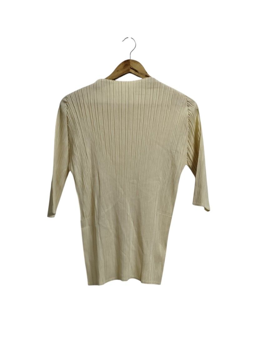 PLEATS PLEASE LONGSLEEVE (Category: Longsleeves) located in Bayombong. Submitted by Gentlemans_ClosEt (Listing ID 1465776472, Image 1). Description: PLEATS PLEASE LONGSLEEVE SIZE 2 ON TAG (small) EXCELLENT CONDITION MISSING MAINTAG ONLY.