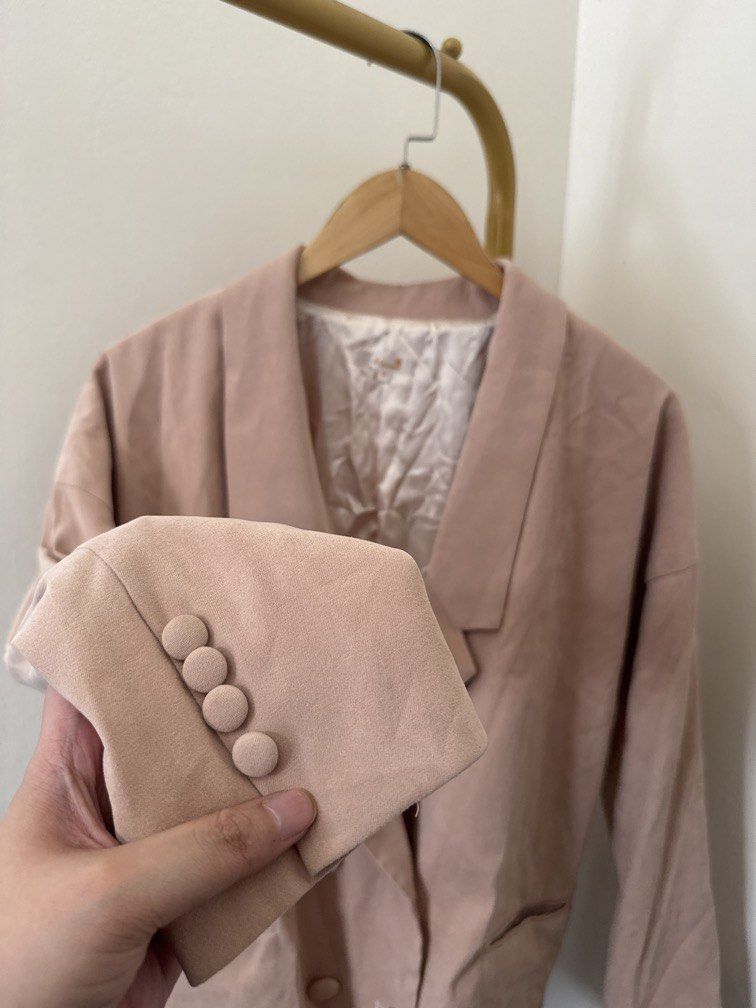 Plus Size Blush Pink Velvet Blazer (Category: Coats, Jackets and Outerwear) located in Mexico. Submitted by studioleraph (Listing ID 1465818609, Image 3). Description: 🛍️ Perfect for your personal wardrobe 🫶 Please see actual measurements on last photo. 👗 The actual item being sold is the original garment shown in the product photos. Small differences in fit, drape, color, texture, or details may occur. 💌 Condition: • Preloved; Please wash th