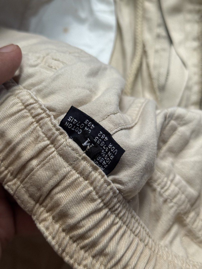 Polo Ralph Lauren (Category: Chinos) located in Cagayan de Oro. Submitted by twice.but.nice.blackmarket (Listing ID 1465765325, Image 3). Description: Polo Ralph Lauren Beige elastic-waist drawstring lounge pants or cotton chinos with the iconic pony logo embroidery Excellent condition Size : 28 up to 34 Adjustable waist drawstring Length 40.5.
