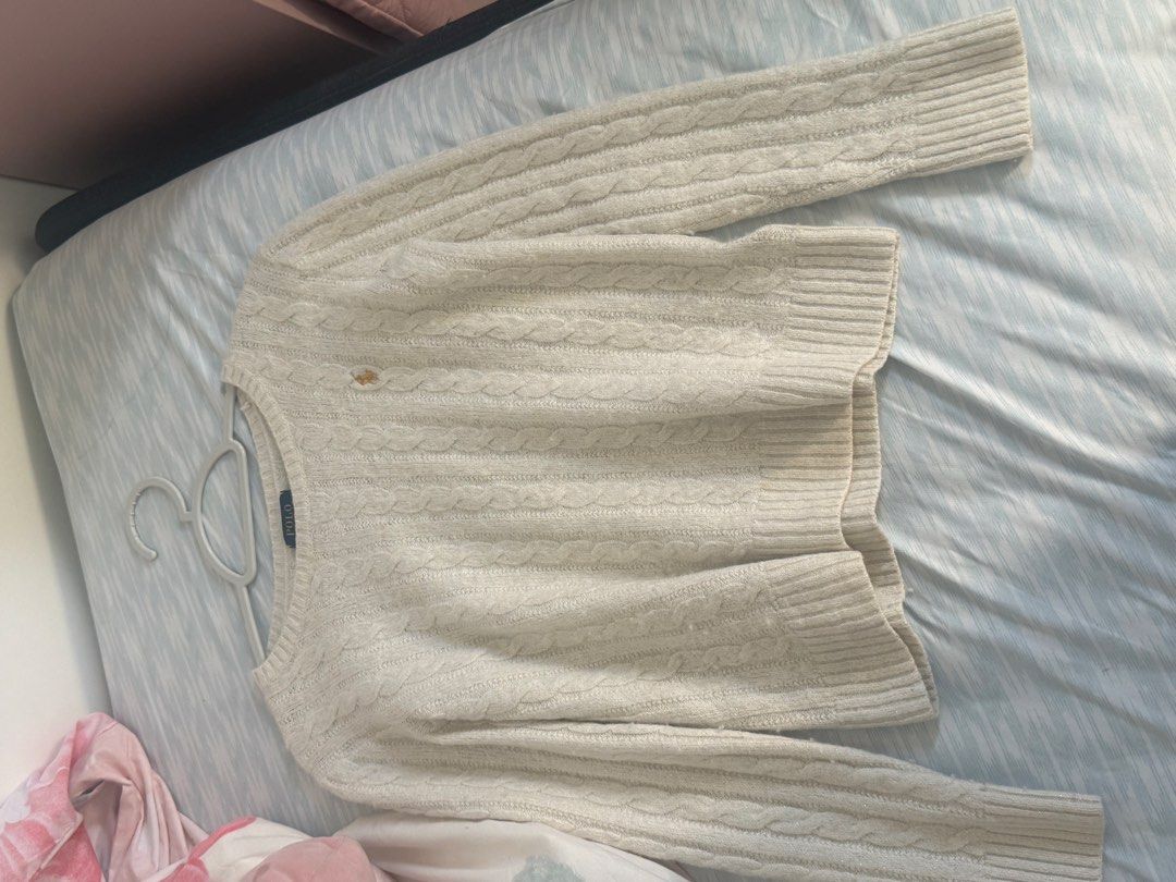 Polo Ralph Lauren Cable Knit Sweater White (Category: Coats, Jackets and Outerwear) located in Tumauini. Submitted by chix_lala (Listing ID 1465841902, Image 3). Description: White cable knit sweater from Polo Ralph Lauren. Classic crewneck style with long sleeves and ribbed trim. Gold embroidered logo on the chest. Girls size XL 16 on tag. Thick knit material with slight shimmer. Warm piece for cold weather. Authentic!! Fits xs-s frames Has spar