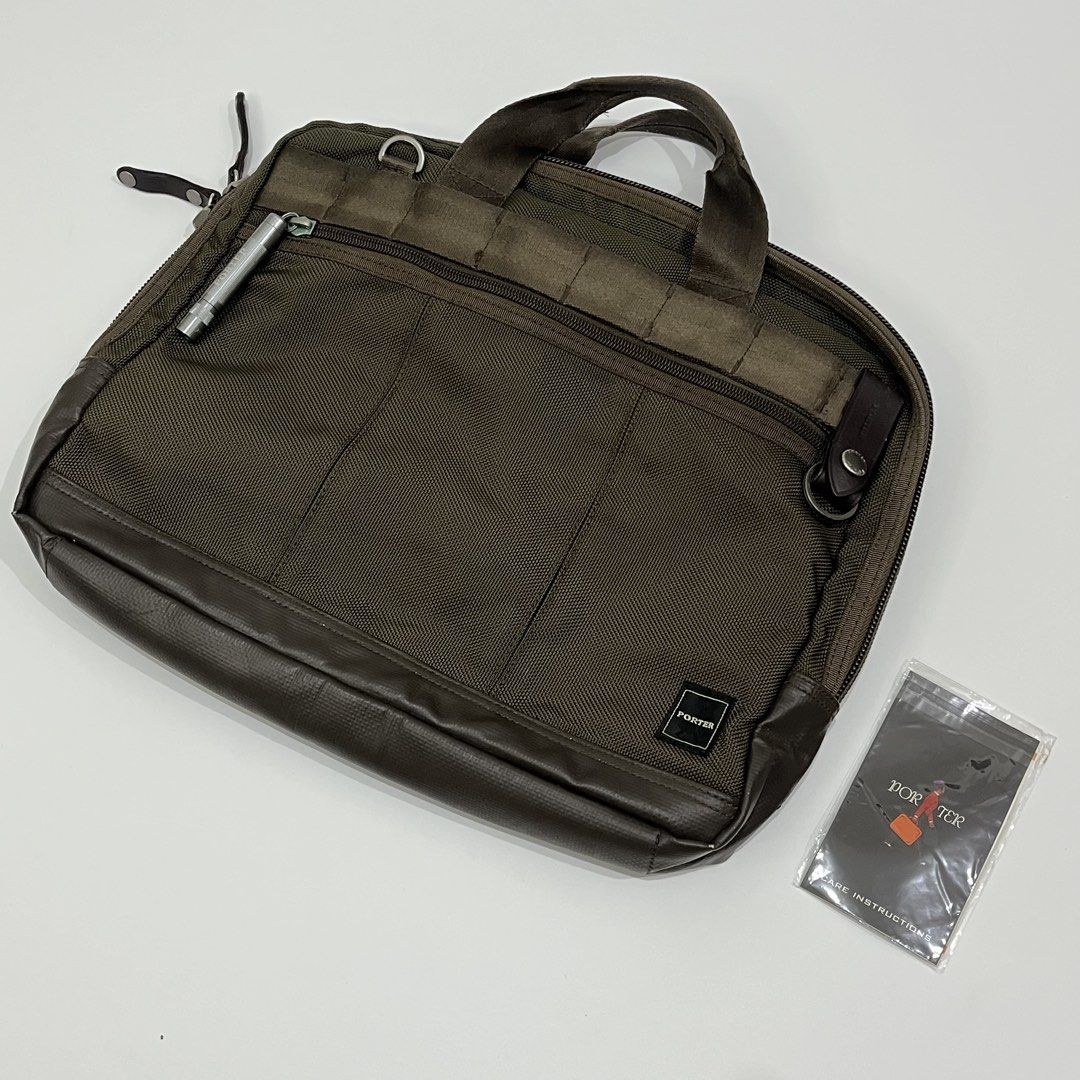 PORTER HEAT - 2 WAY BRIEFCASE BAG (Category: Briefcases) located in Lucena. Submitted by southsidekartell (Listing ID 1465902876, Image 1). Description: IN GREAT CONDITION MISSING SLING NEEDS CLEANING ALSO HAVE MINIMAL SIGNS OF USAGE AND ISSUES ON THE LOWER LEATHER PART .