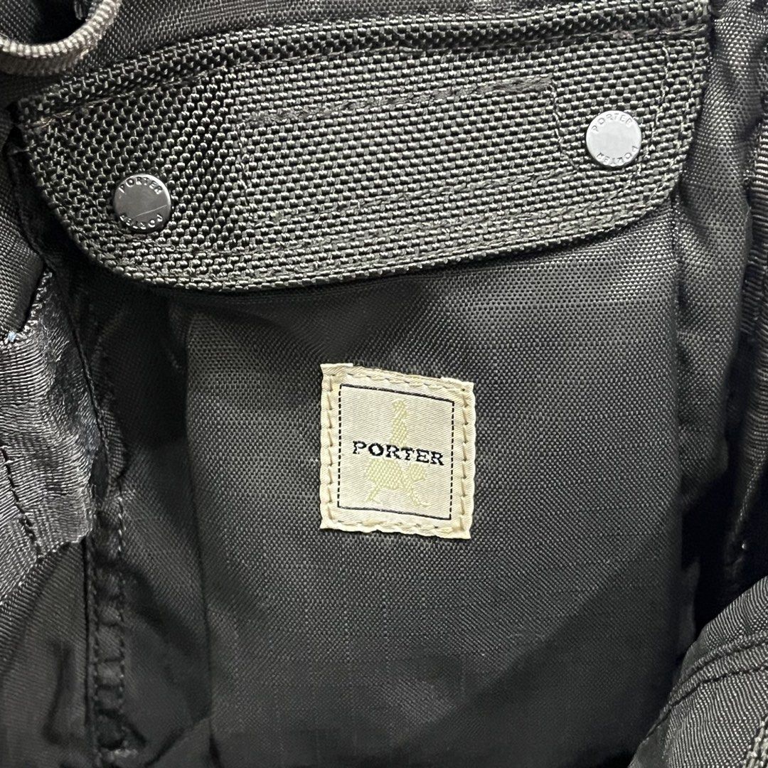PORTER HEAT - 2 WAY BRIEFCASE BAG (Category: Briefcases) located in Lucena. Submitted by southsidekartell (Listing ID 1465902876, Image 2). Description: IN GREAT CONDITION MISSING SLING NEEDS CLEANING ALSO HAVE MINIMAL SIGNS OF USAGE AND ISSUES ON THE LOWER LEATHER PART .