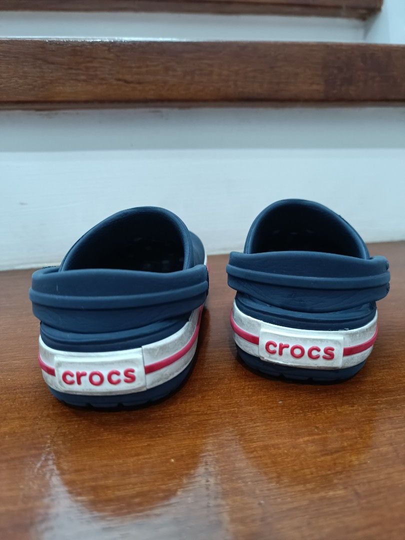Preloved Crocs Toddler Crocband Clogs (Category: Babies & Kids Fashion) located in San Mateo. Submitted by aubrey.s (Listing ID 1465777275, Image 3). Description: - Navy red - Size C6 - Originally bought at 1500 - Just needs a little cleaning 📍San Mateo, Rizal.