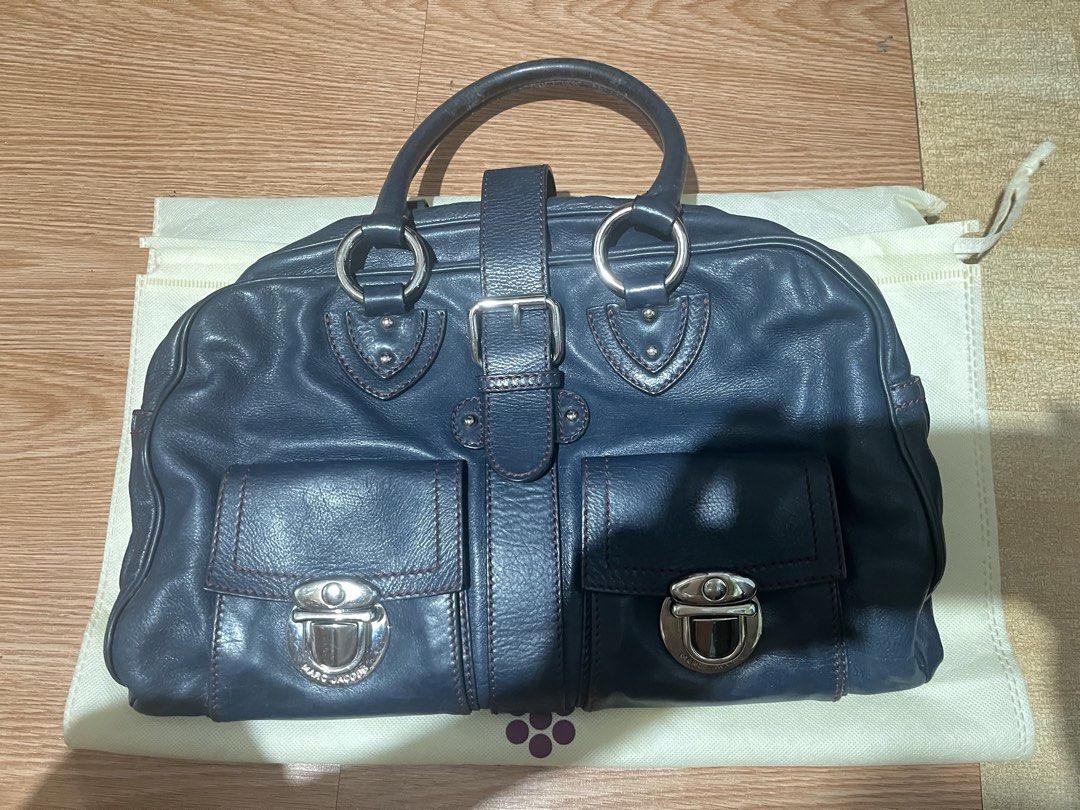 Pre-loved Handbag / Shoulder Bag (Category: Shoulder Bags) located in Manila. Submitted by irishdecluttering (Listing ID 1465826556, Image 2). Description: [Marc Jacobs] Venetia Bag Php 900 - bought second hand - zipper problem (napalitan na) - a little dusty.