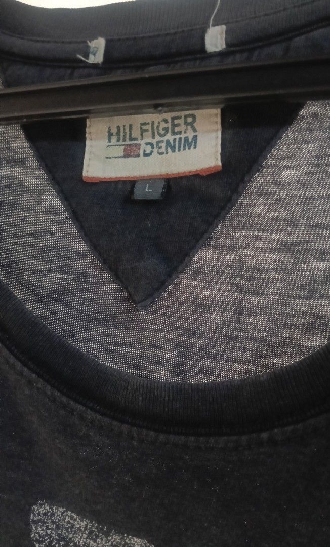 PRE-LOVED Hilfiger Denim Graphic Spell-Out Tee (Category: Tshirts & Polo Shirts ) located in Antipolo. Submitted by foncimigz (Listing ID 1465878921, Image 2). Description: AUTHENTIC] Hilfiger Denim Graphic Spell-Out Tee Description: Authentic pre-loved black graphic t-shirt from Hilfiger Denim Brand: Hilfiger Denim (Tommy Hilfiger) Size: L (Large) Color: Black Style: Streetwear / Casual / Y2K Retro Condition: Good pre-loved condition. Print is i
