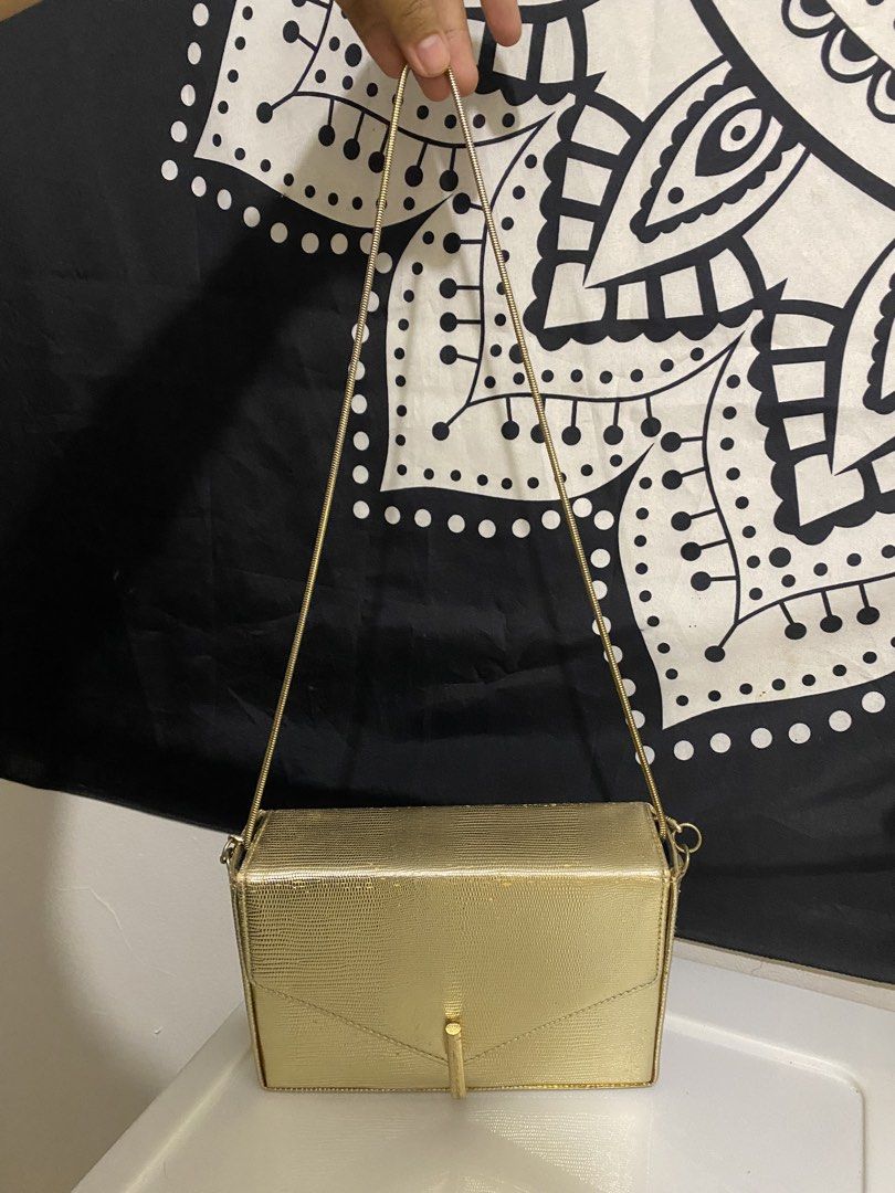 PRIMARK CROSS BODY BAG (Category: Cross-body Bags) located in Valenzuela. Submitted by nixies.apparel (Listing ID 1465942580, Image 3). Description: - negotiable - perfect pang party - orig from paris pa.