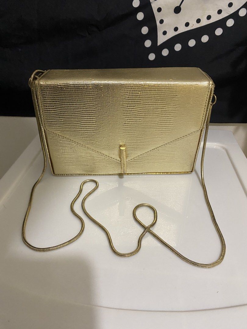 PRIMARK CROSS BODY BAG (Category: Cross-body Bags) located in Valenzuela. Submitted by nixies.apparel (Listing ID 1465942580, Image 2). Description: - negotiable - perfect pang party - orig from paris pa.