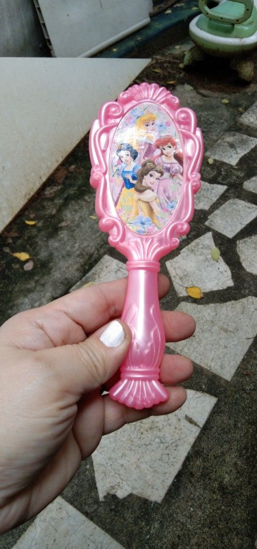 Princess brush and pail (Category: Figurines & Statues) located in Quezon City. Submitted by eidorableshop (Listing ID 1465897809, Image 2). Description: .