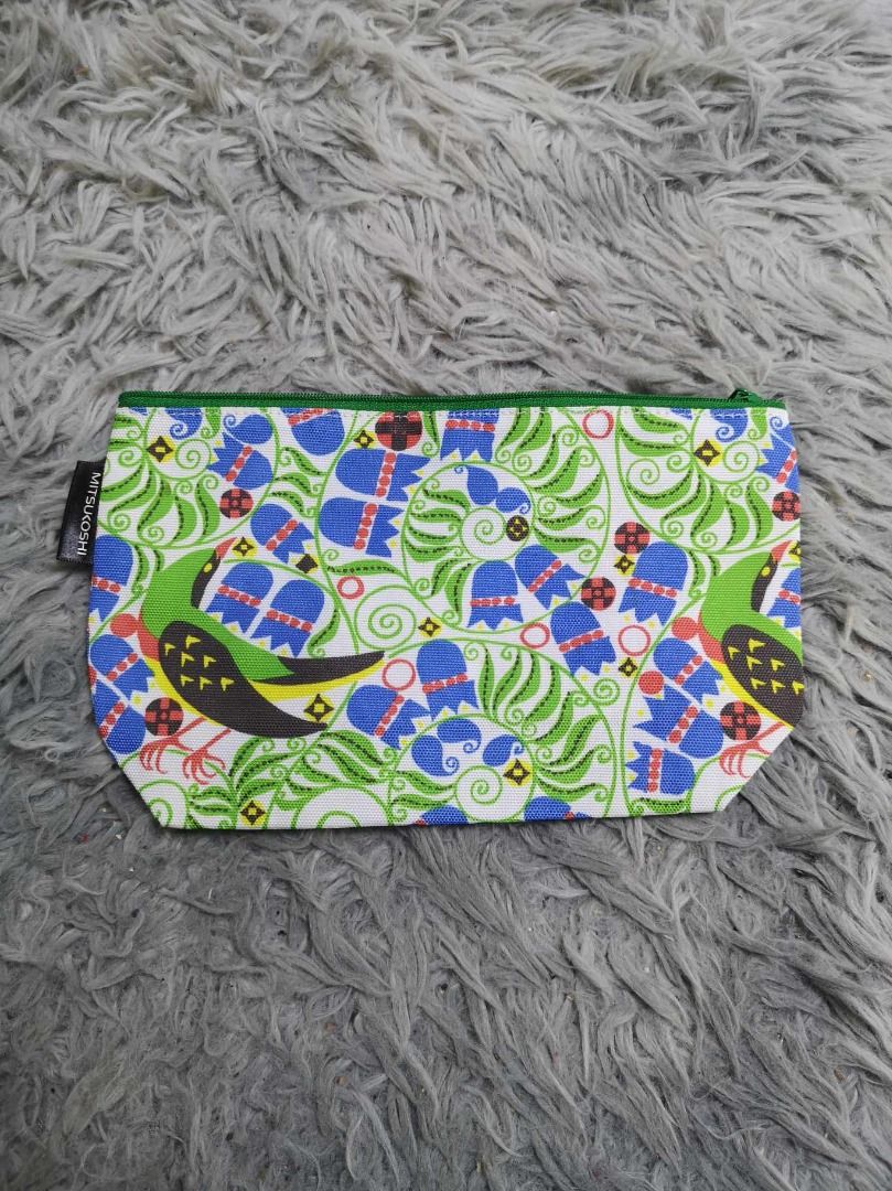 Printed Design Flat Zipper Pouch (Category: Purses & Pouches) located in Santa Cruz. Submitted by jmy_surplus.2 (Listing ID 1465898044, Image 1). Description: Size ; L - 6 W - 9.4 Color ; Green , Blue Type ; Pouch Brand ; No brand Material ; Nylon Style ; Zipper Closure Pouch LR 129 JMY 5 Batch #224.