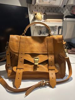 (Category: ) located in . Submitted by miss.manolos.closet (Listing ID 1465944803, Image 1). Description: .