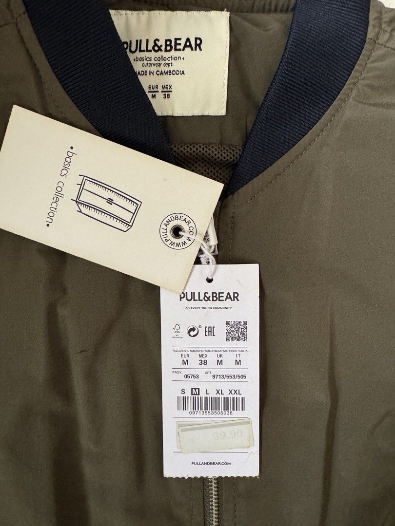 Pull & Bear Bomber Jacket (Category: Coats, Jackets and Outerwear) located in Singapore. Submitted by cyhohoho (Listing ID 1465875196, Image 2). Description: - purchases from Pull & Bear @ Vivo City - rtp: $39.90.
