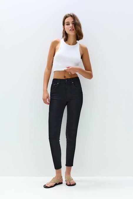 Pull&Bear Black Skinny Jeans NWT (Category: Jeans) located in Manila. Submitted by lovelypreloved1497 (Listing ID 1465894904, Image 1). Description: - Brand: Pull&Bear - Style: High-waisted black skinny jeans with front button and zip closure - Condition: Brand new with original store tag attached - Material: Classic denim with slight stretch for a comfortable fit - Size: EUR 32, USA 0, MEX 22 - Origin: Made in Egypt Selling my personal preloved 