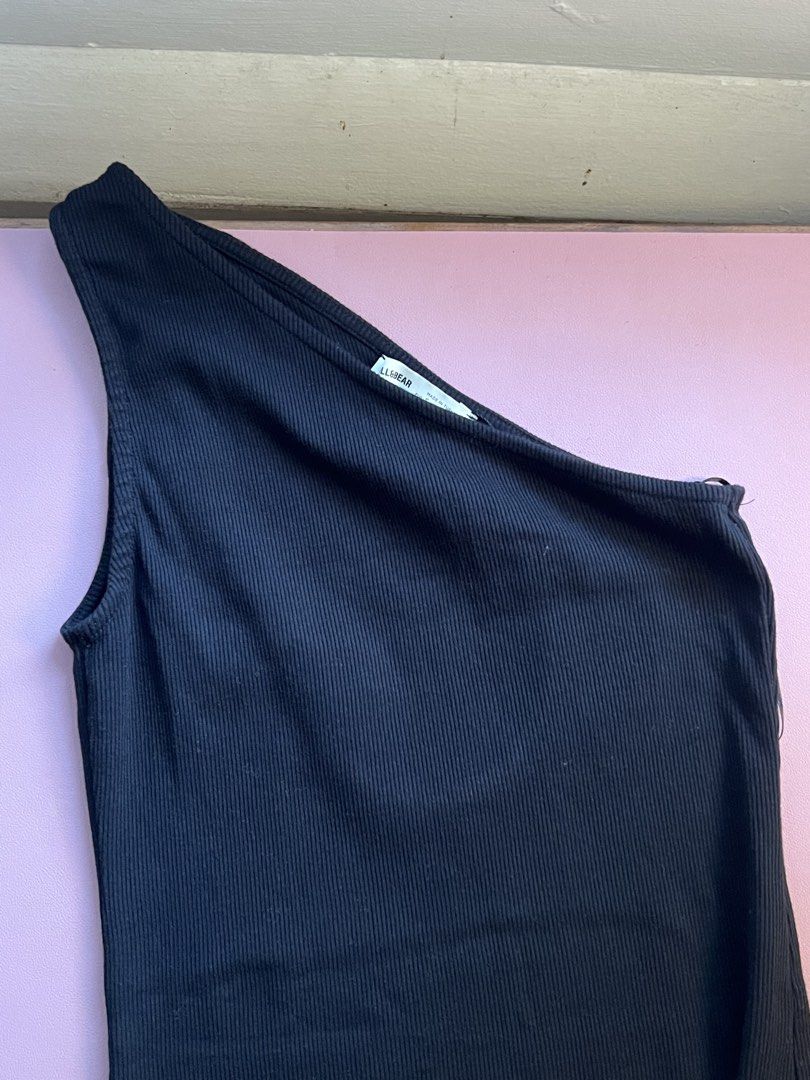 pull&bear one shoulder dress (Category: Dresses) located in Davao. Submitted by hojichafromsips (Listing ID 1465892772, Image 3). Description: -dvo based -size S -used once only -MOP: gcash -MOD: maxim meetup: jollibee circumferential rd. (near dmsf).