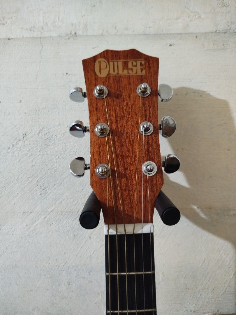 Pulse Guitar Bnew used (Category: Musical Instruments) located in Manila. Submitted by johngabriell (Listing ID 1465862094, Image 1). Description: Solid Spruce top Mahogany Side and Back W/trussrod W/pickup inclusions in the last picture Good as new One week old.