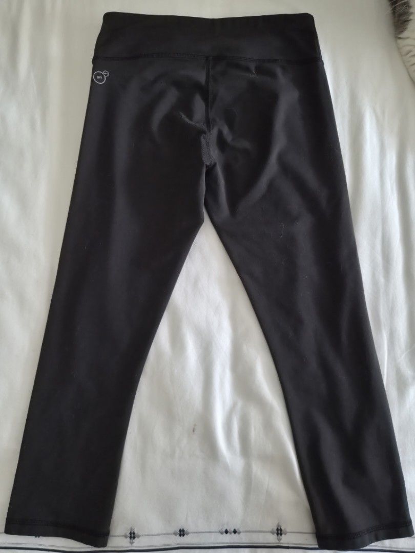Puma Black Active Crop Leggings (Category: Activewear) located in Quezon City. Submitted by corrnic (Listing ID 1465878400, Image 3). Description: Black cropped activewear leggings from Puma. Size S. Features a reflective cat logo on the left hip and dryCELL moisture-wicking technology on the back waistband. Elastic waist, lightweight stretch fabric. Minor pet hair present on the material, will need a quick wash before wearing..