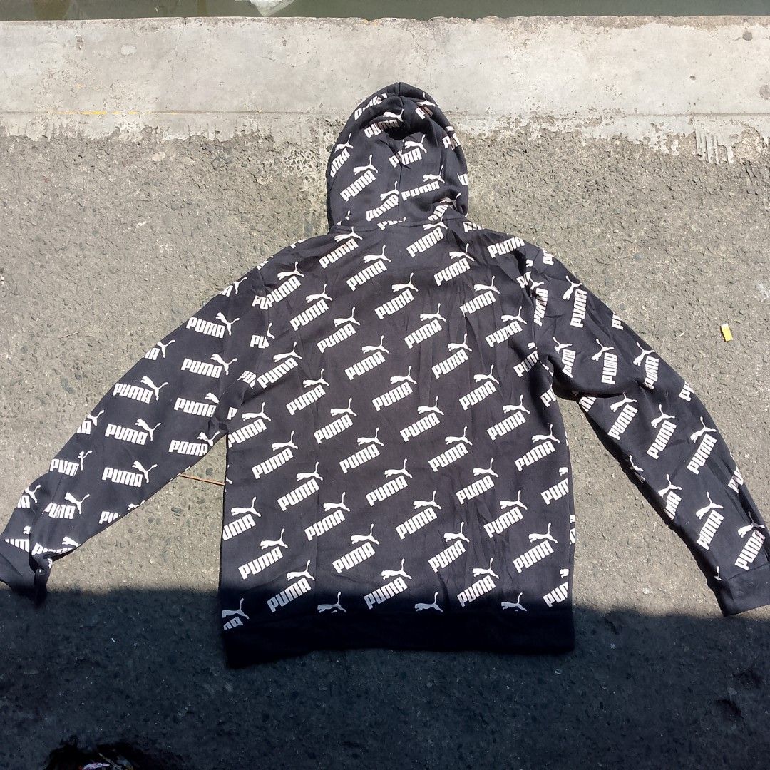 Puma full print design (Category: Coats, Jackets and Outerwear) located in Cainta. Submitted by jheyypagudar (Listing ID 1465949018, Image 2). Description: .