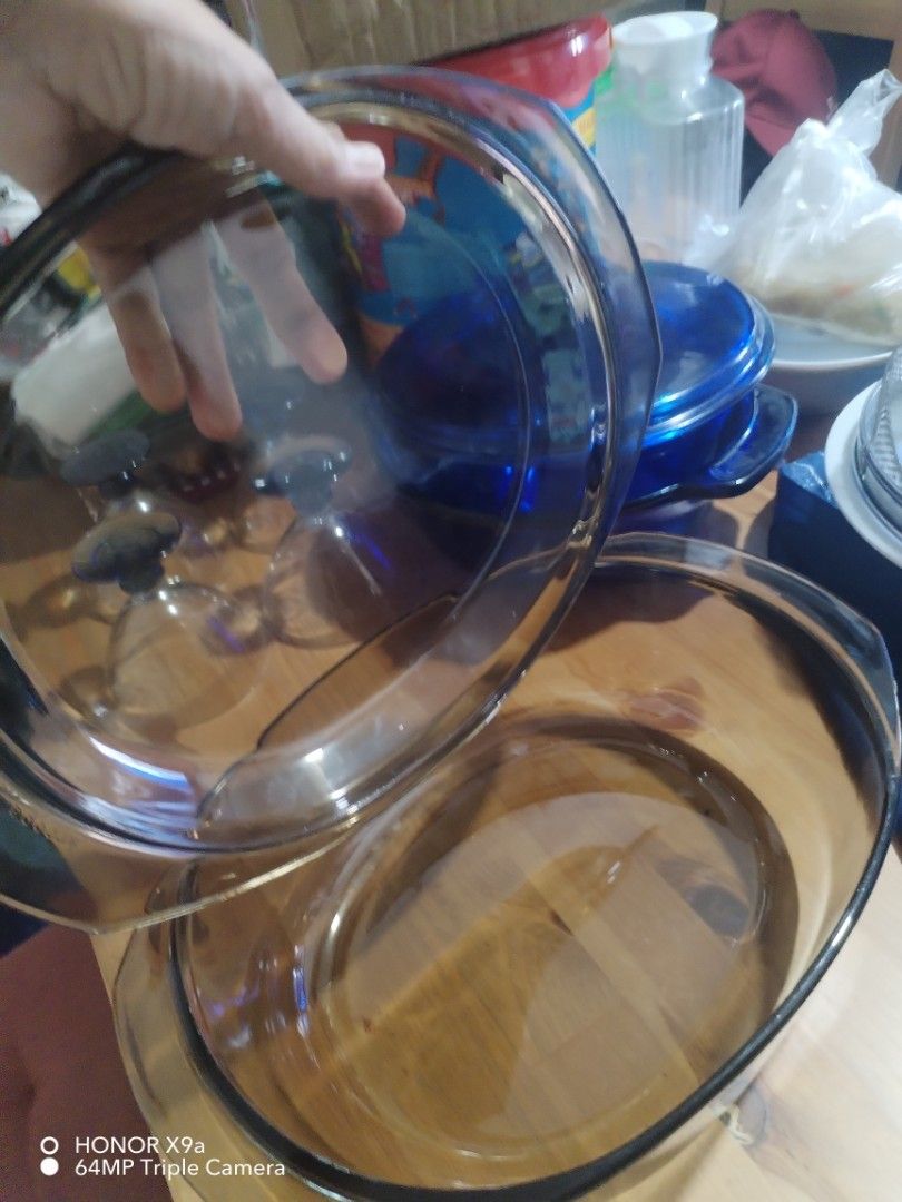 Pyrex (Category: Bathroom & Kitchen Fixtures) located in Muntinlupa City. Submitted by arciagamaryann68 (Listing ID 1465948356, Image 3). Description: - Authentic Pyrex brand glass baking dish with lid - Classic amber tint design - Made of durable, high-quality heat-resistant glass - Comes with a matching glass cover - Perfect for baking, roasting, and food storage - Well-maintained and ready to use.