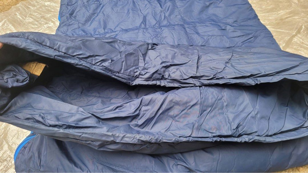 quality sleeping bag (Category: Hiking & Camping) located in Sablan. Submitted by gongonshelley12 (Listing ID 1465941030, Image 3). Description: 400 only QUALITY SLEEPING BAG COMFORTER TYPE MAGAAN LANG PO XA FLUFFY AT COMFY FLAW SEEN ON PIC PERO HINDI BUTAS.