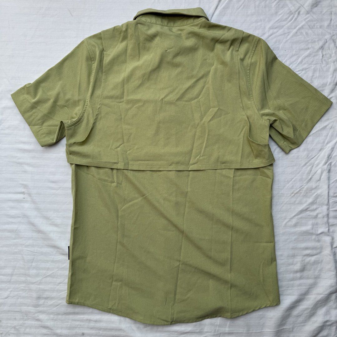 QUICKSILVER (Category: Tshirts & Polo Shirts ) located in Pasig City. Submitted by jaaard (Listing ID 1465911888, Image 3). Description: Size small fits medium 21x29 Vgood condition Pm.