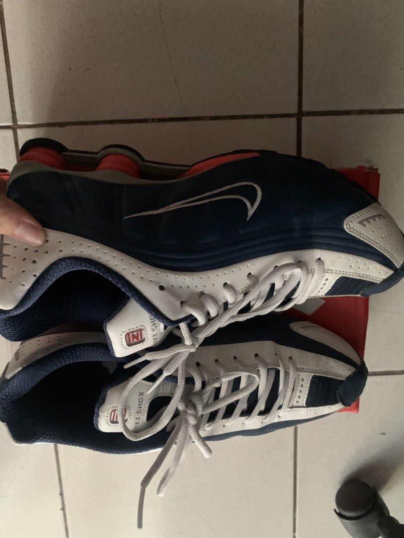 R4 shox (w box) (Category: Dress Shoes) located in Quezon City. Submitted by nevergiveafck (Listing ID 1465791007, Image 1). Description: R4 shox with box (twice lang na use) good as new .