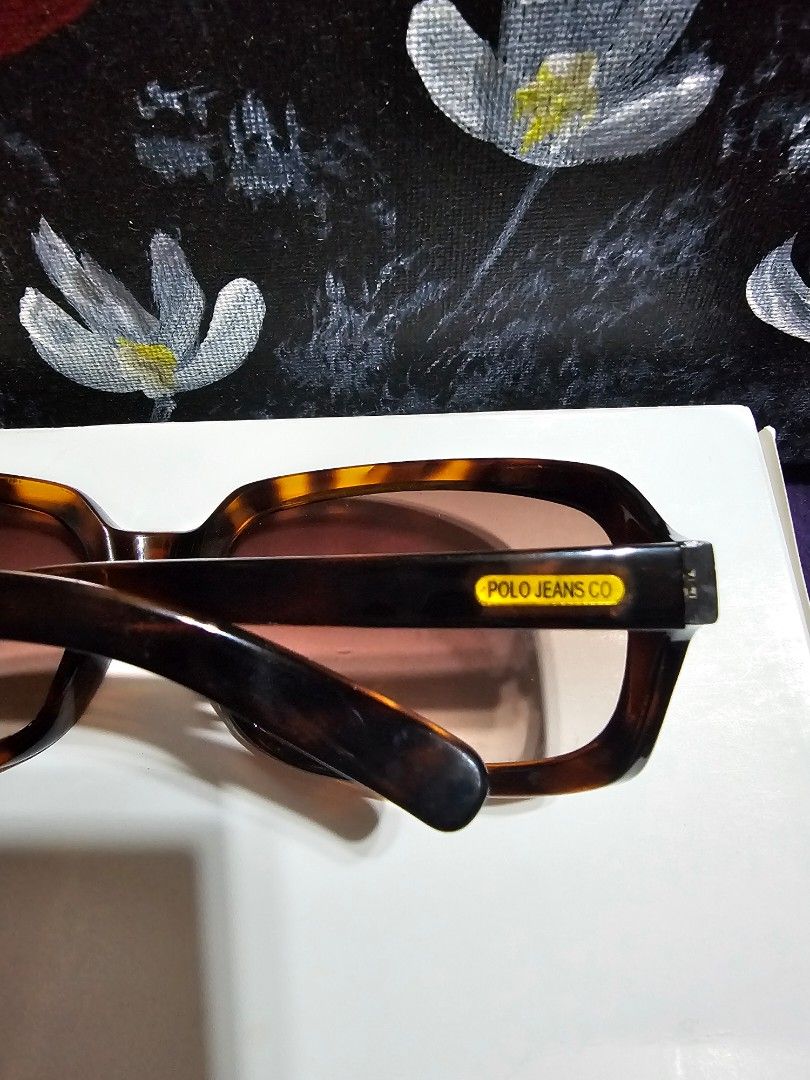 Ralph lauren Polo Eyeglass Sunglass (Category: Sunglasses & Eyewear) located in Manila. Submitted by onlinesmartshopping12 (Listing ID 1465898230, Image 3). Description: original used with minimal scratch.
