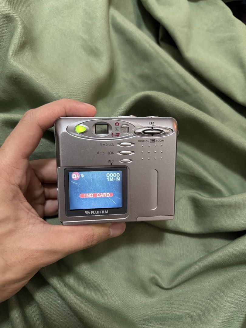 RARE Fujifilm FinePix 30i (Category: Cameras) located in Bulacan. Submitted by ken.stuffs (Listing ID 1465905746, Image 3). Description: RARE Fujifilm FinePix 30i No memory card 📍Malolos, Bulacan.