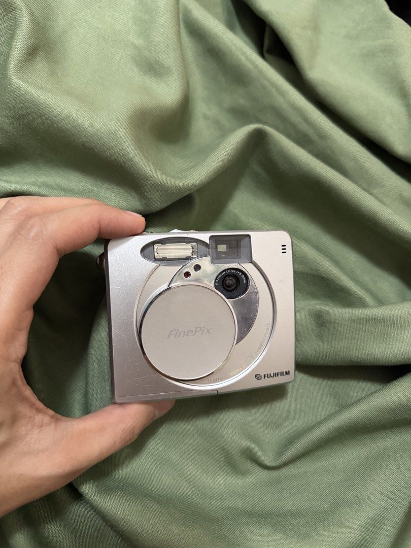 RARE Fujifilm FinePix 30i (Category: Cameras) located in Bulacan. Submitted by ken.stuffs (Listing ID 1465905746, Image 1). Description: RARE Fujifilm FinePix 30i No memory card 📍Malolos, Bulacan.