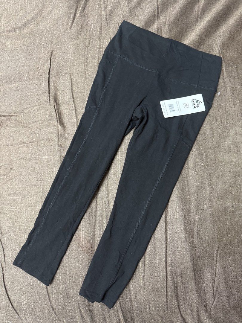 RBX Black Capri Length Leggings with Side Pockets (Category: Activewear) located in Quezon City. Submitted by mt031199 (Listing ID 1465946819, Image 2). Description: - Brand: RBX Activewear - Style: Capri length leggings with high-waisted fit - Size: Small (S) - Color: Classic Black - Features: Convenient side pockets for phone storage, excellent stretch, and solid, squat-proof fabric - Condition: Brand new with original tags attached (retail pri