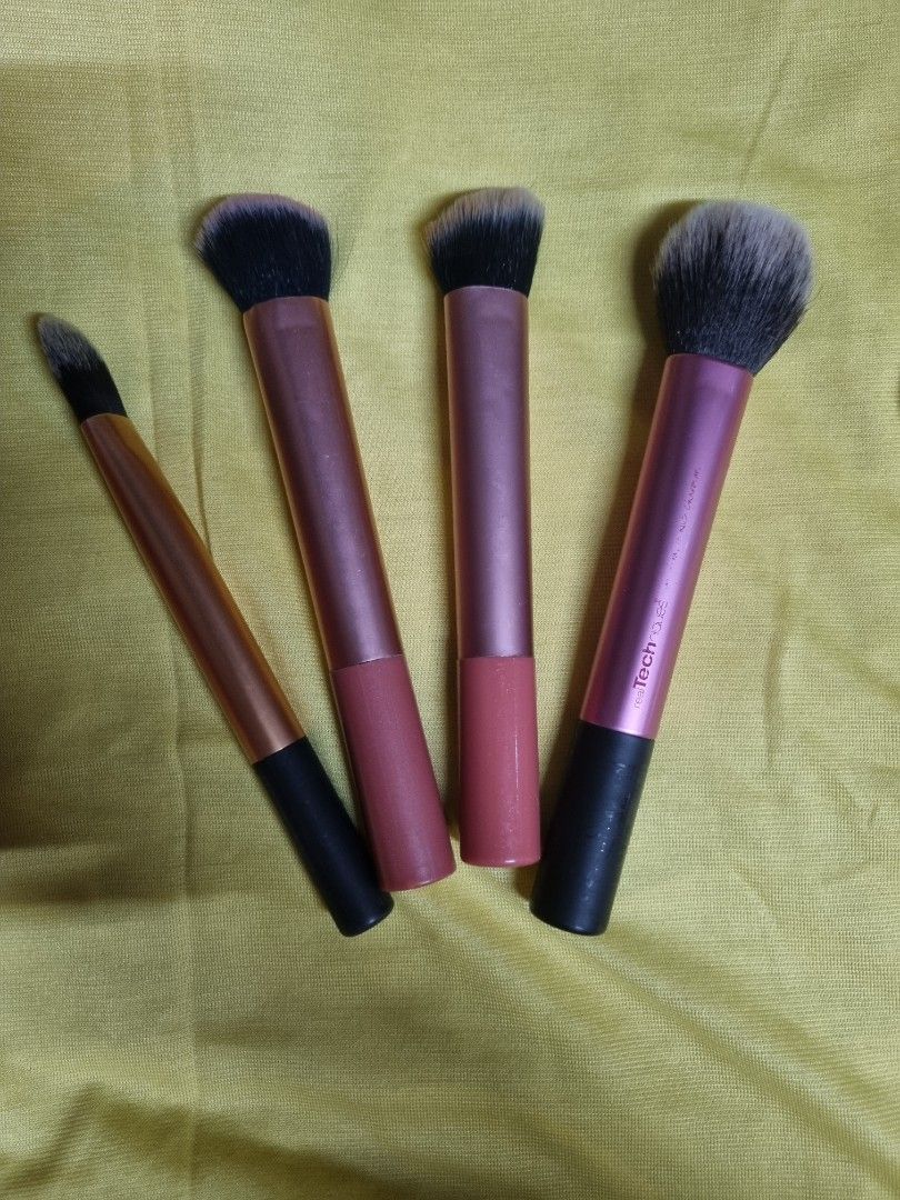 Real Techniques Makeup Brushes Set of 4 (Category: Makeup) located in Manila. Submitted by monya111 (Listing ID 1465763160, Image 1). Description: - Authentic Real Techniques makeup brush set of 4 - Includes: 1 large powder brush, 2 medium face brushes, and 1 precision brush - Features stylish pink and bronze handles with ultra-soft synthetic bristles - Thoroughly washed, sanitized, and ready for your daily makeup routine.