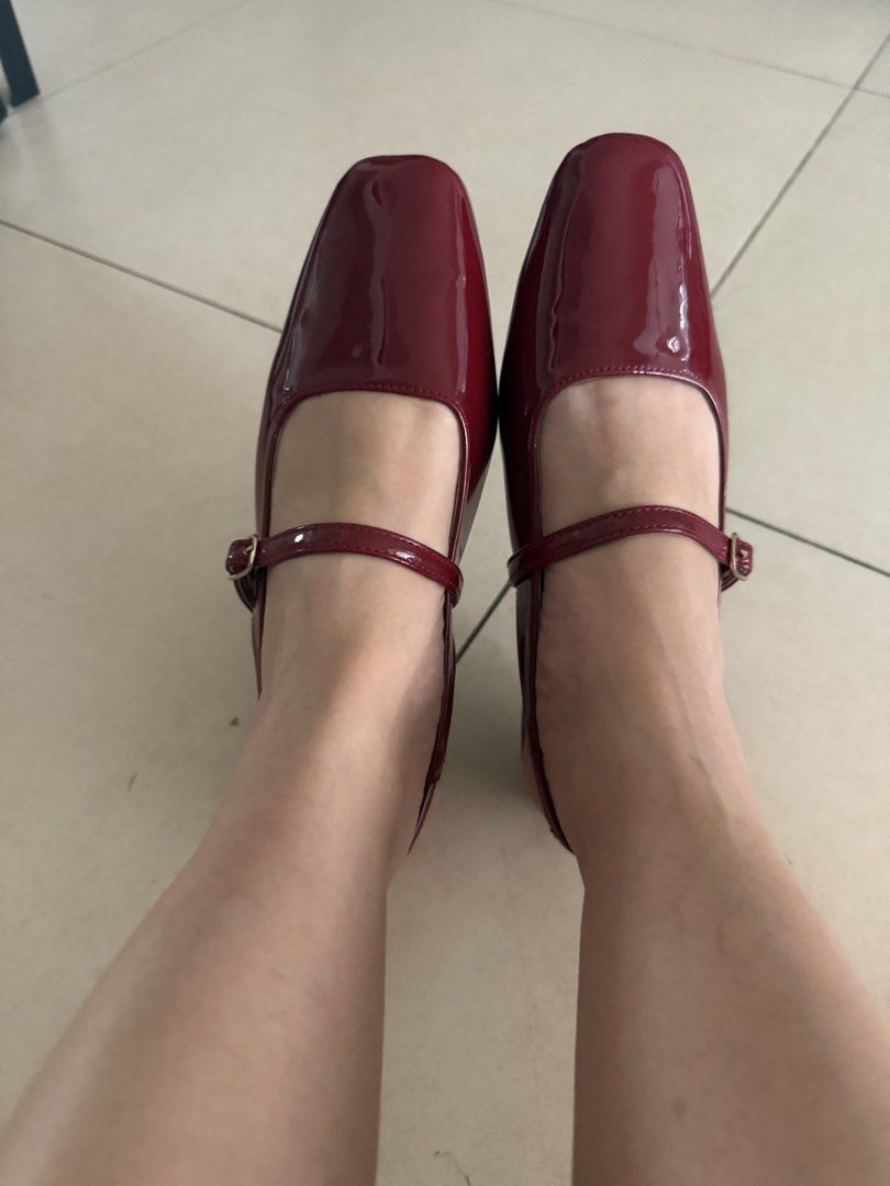 Red Aztrid Flats (Category: Dress Shoes) located in Pasig City. Submitted by roadtominimalism09 (Listing ID 1465853051, Image 1). Description: Size 7, 23.5cm my feet measurements RFS: No flaws, but di ako sanay sa ganitong shape medyo masakit sa paa pag whole day sout.