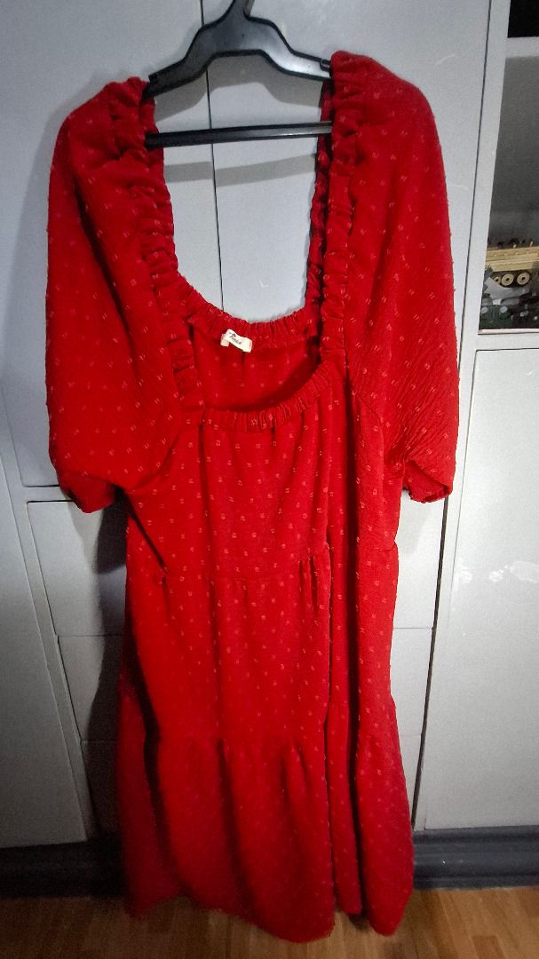 Reddish Brand Red Midi Dress Square Neck (Category: Dresses) located in Rodriguez. Submitted by cvlon (Listing ID 1465926569, Image 1). Description: - Can send more pics if interested - Pag madami kukunin auto discount (Pwede sa ibang damit basta nakapost sa account ko) - DM FOR INQUIRIES and EXACT MEASUREMENT FOR SIZES - Loc: Rodriguez, Rizal - MOP: Cash on Pickup/Gcash/MariBank/GoTyme - Shipping: J&T/Lalamove.