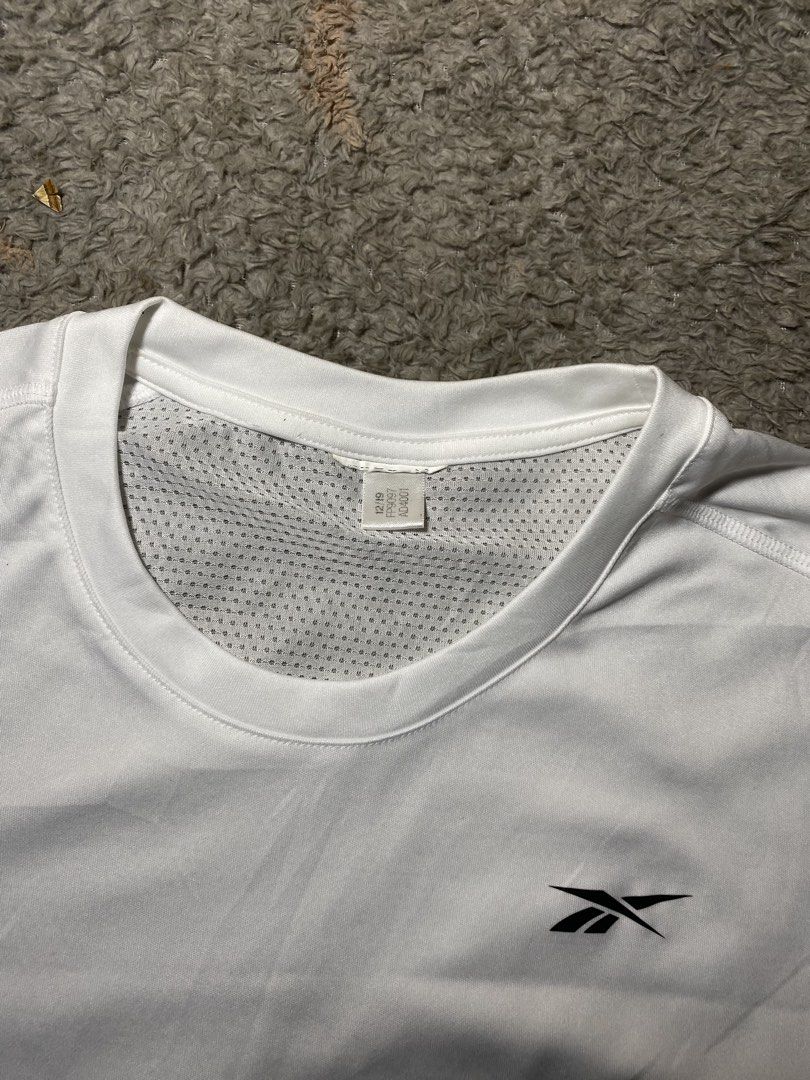 Reebok (Category: Tshirts & Polo Shirts ) located in Prosperidad. Submitted by octaviorey80594 (Listing ID 1465900844, Image 3). Description: Reebok As new condi Cut tag pero may barcode Dimes 19x26 Small-medium 📍Mindanao.