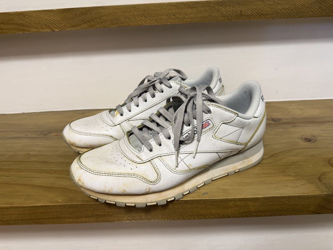 Reebok Classic Leather (Category: Sneakers) located in Calamba. Submitted by d_curated_market_17 (Listing ID 1465951305, Image 3). Description: Size 9 US In very good condition Naka-tambak lang.