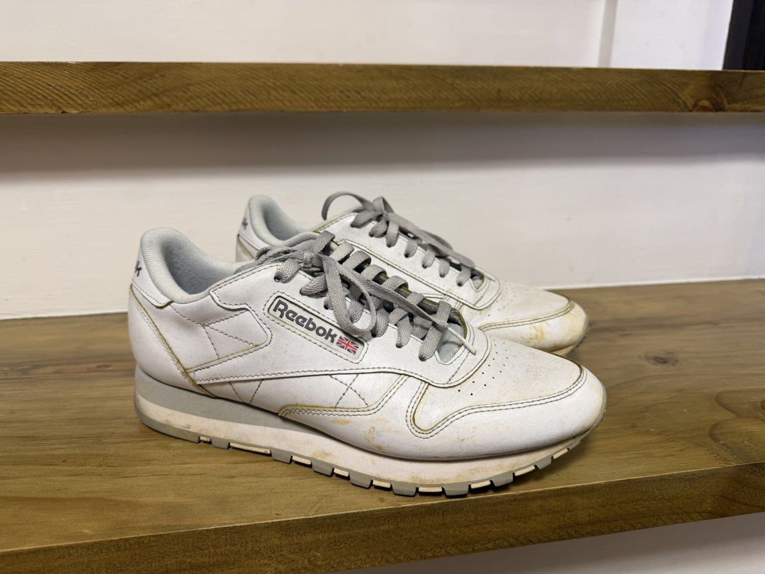 Reebok Classic Leather (Category: Sneakers) located in Calamba. Submitted by d_curated_market_17 (Listing ID 1465951305, Image 1). Description: Size 9 US In very good condition Naka-tambak lang.