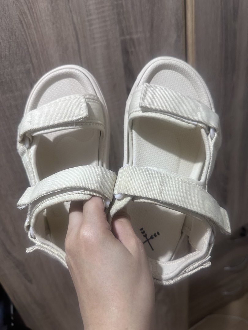 Regatta sandals (Category: Sandals) located in Taguig. Submitted by kkfindsss (Listing ID 1465785018, Image 2). Description: Excellent condition needs cleaning Used few times only Rfs: declutterring .