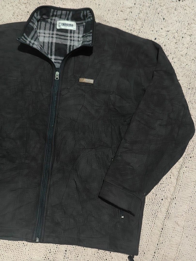 Renoma U.P. Corduroy Zip Up Jacket (Category: Coats, Jackets and Outerwear) located in Tuguegarao City. Submitted by ekko_bag2 (Listing ID 1465897187, Image 3). Description: In Excellent condition -Corduroy -Full ZipcJacket - Deep brown color Dimension in inches L x W - check the last 2 pics Mode of payment - Gcash Payment first, No COD Shipping thru JNT (next day shipping) ***Please manage your expectations as this is a thrifted authentic collec