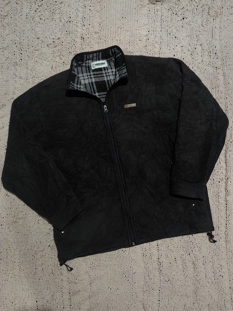 Renoma U.P. Corduroy Zip Up Jacket (Category: Coats, Jackets and Outerwear) located in Tuguegarao City. Submitted by ekko_bag2 (Listing ID 1465897187, Image 1). Description: In Excellent condition -Corduroy -Full ZipcJacket - Deep brown color Dimension in inches L x W - check the last 2 pics Mode of payment - Gcash Payment first, No COD Shipping thru JNT (next day shipping) ***Please manage your expectations as this is a thrifted authentic collec