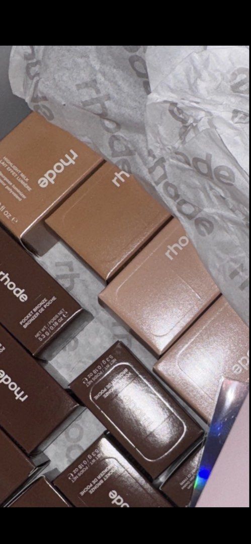 Rhode Bronzer (Category: Makeup) located in Quezon City. Submitted by eightmile.ph (Listing ID 1465777720, Image 1). Description: On-hand Purchased direct from Rhode.