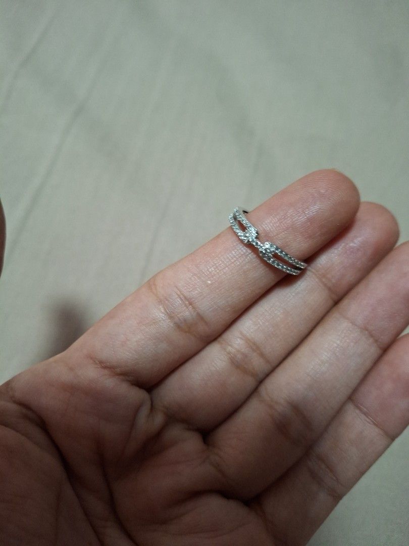 Ring (Category: Rings) located in Singapore. Submitted by gummiebearr (Listing ID 1465826447, Image 4). Description: size 6.