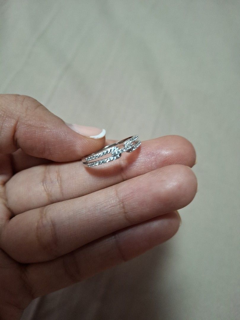 Ring (Category: Rings) located in Singapore. Submitted by gummiebearr (Listing ID 1465826447, Image 5). Description: size 6.