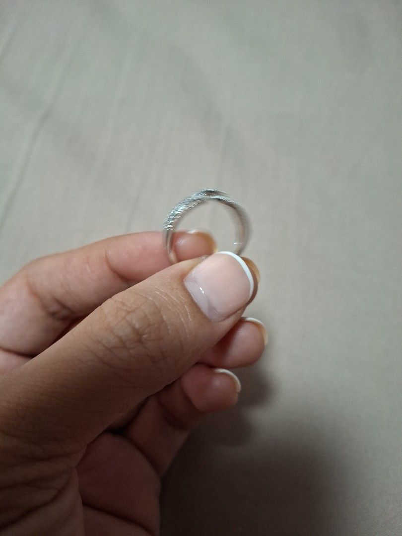 Ring (Category: Rings) located in Singapore. Submitted by gummiebearr (Listing ID 1465826447, Image 3). Description: size 6.